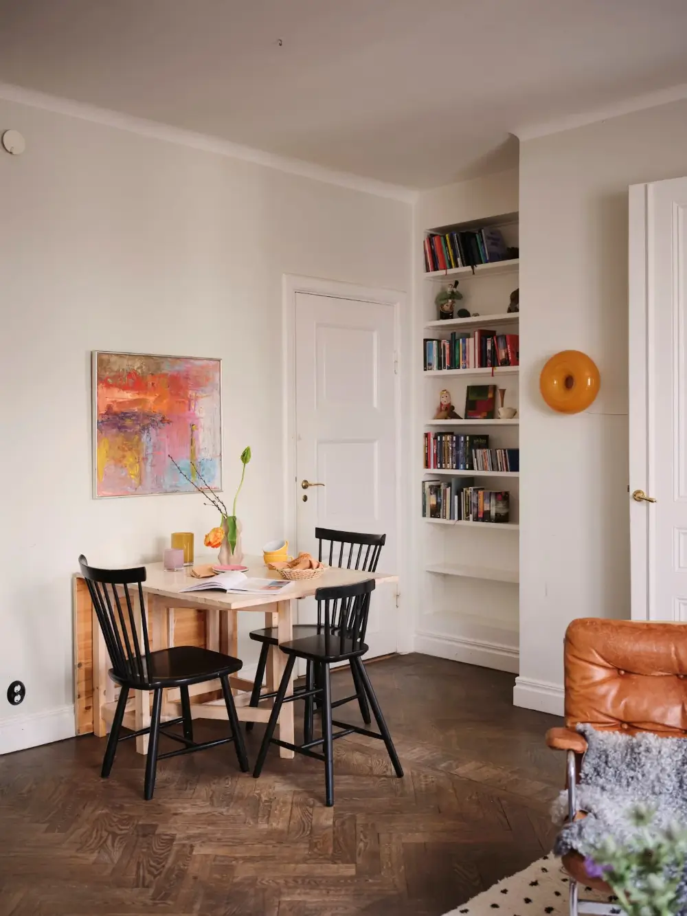 Modern Elements, Fun Colors, and Period Charm in a Stockholm Apartment 5 bright-1920s-apartment-sodermalm-stockholm-nordroom