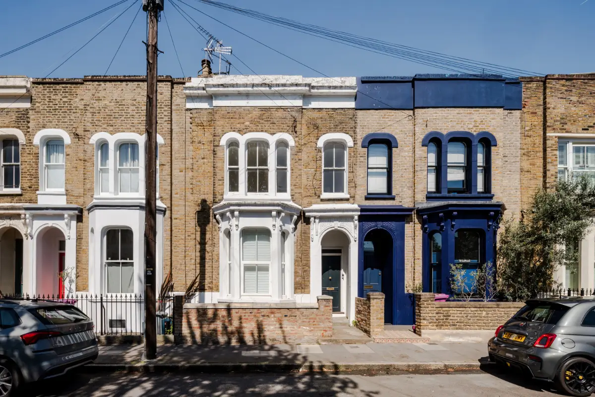 Bright Interiors Pair Modern Design with Victorian Elements in a London Apartment 21 bright-one-bedroom-london-apartment-garden-victorian-terrace