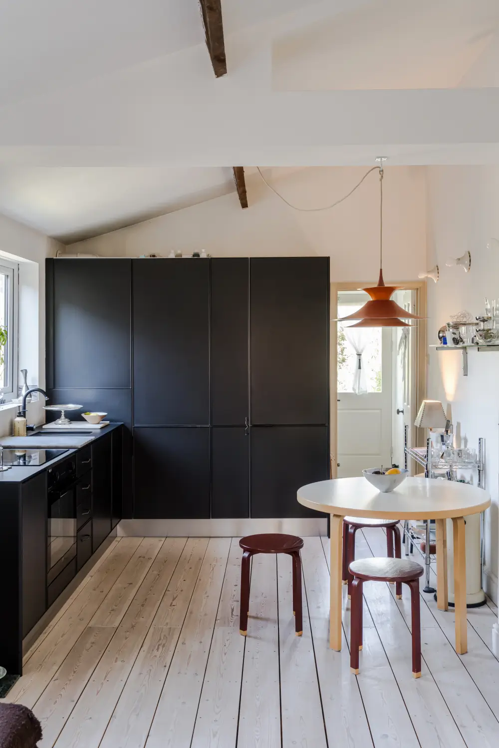 Bright Interiors Pair Modern Design with Victorian Elements in a London Apartment 6 bright-one-bedroom-london-apartment-garden-victorian-terrace
