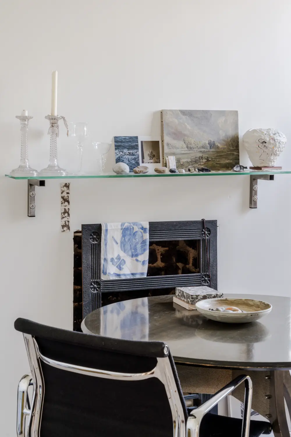 Bright Interiors Pair Modern Design with Victorian Elements in a London Apartment 11 bright-one-bedroom-london-apartment-garden-victorian-terrace