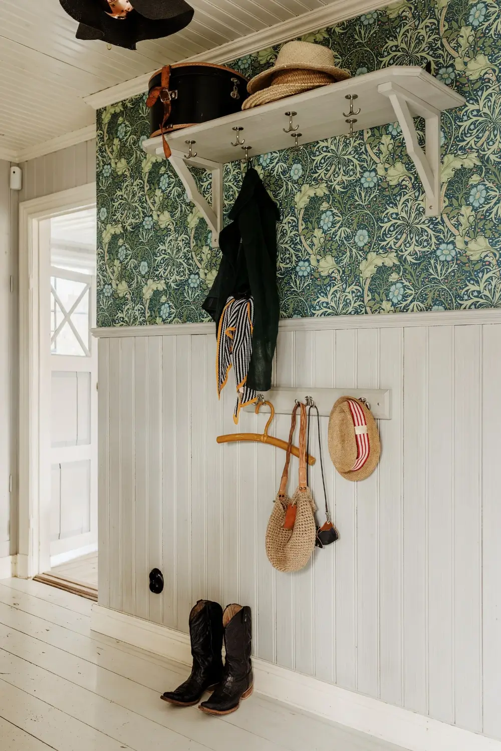 A Characteristic Swedish Family Home with a Tower Room 44 charming-swedish-family-home-tower-room-nordroom
