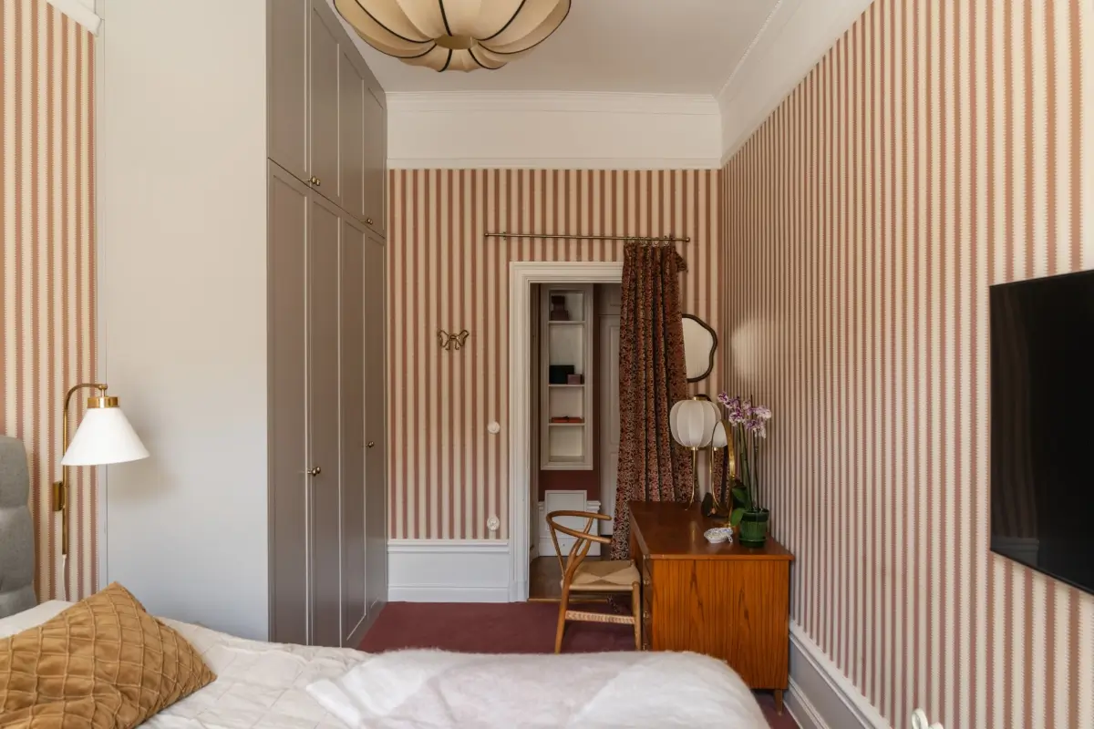 A Warm Color Scheme in a Classic Turn-of-the-Century Apartment 23 classic-turn-of-the-century-apartment-stockholm-nordroom