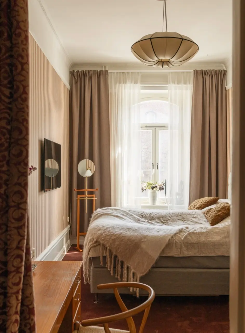 A Warm Color Scheme in a Classic Turn-of-the-Century Apartment 20 classic-turn-of-the-century-apartment-stockholm-nordroom