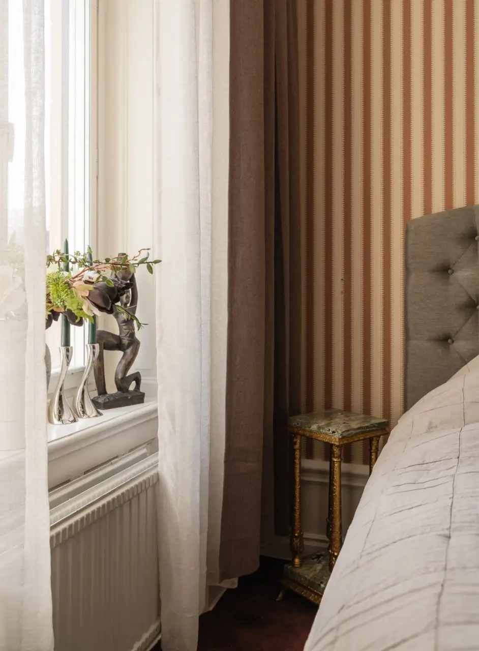 A Warm Color Scheme in a Classic Turn-of-the-Century Apartment 22 classic-turn-of-the-century-apartment-stockholm-nordroom