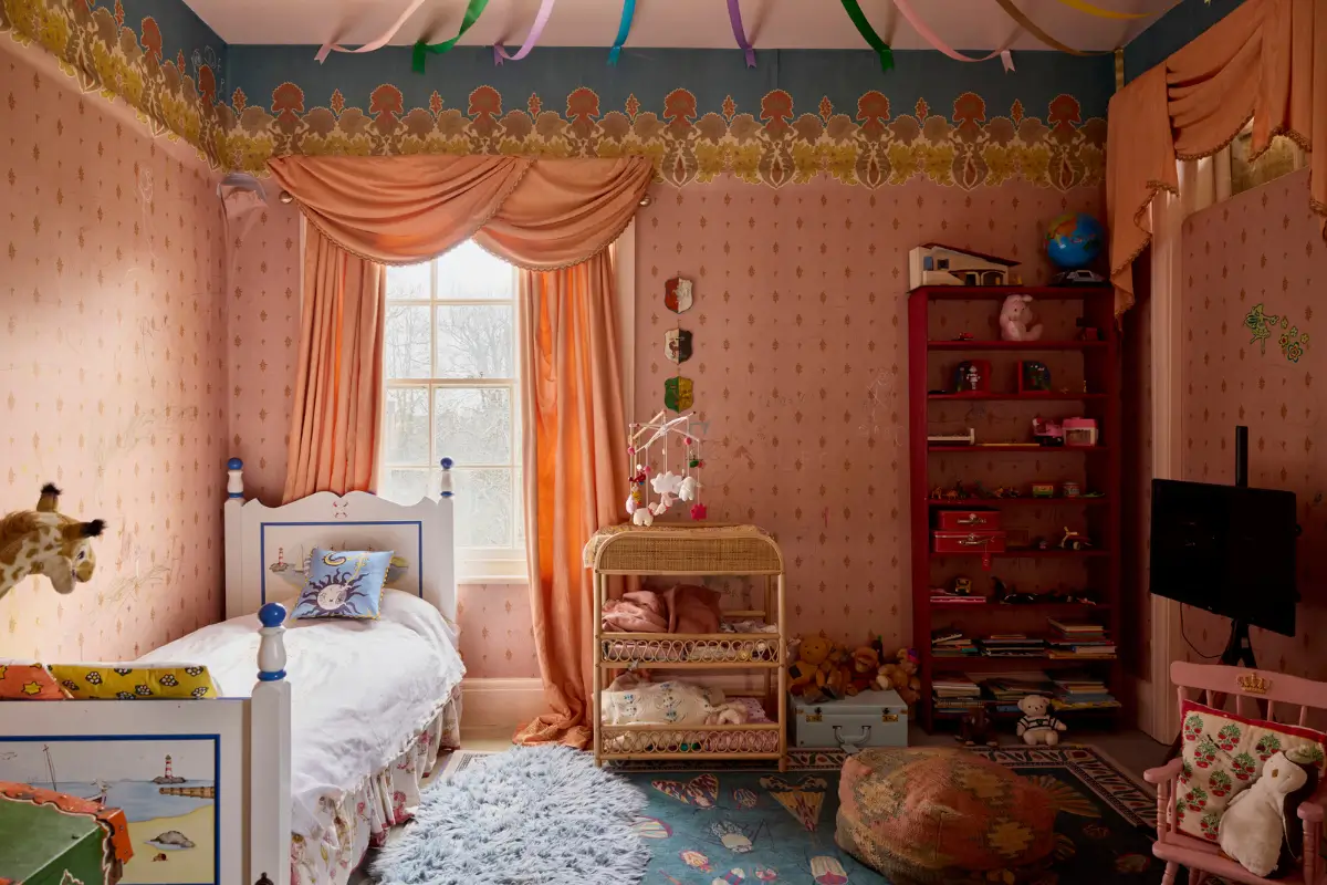 Playful and Colorful Interiors in a Grand Georgian House in the English Countryside 25 colorful-eclectic-art-filled-manor-house-england