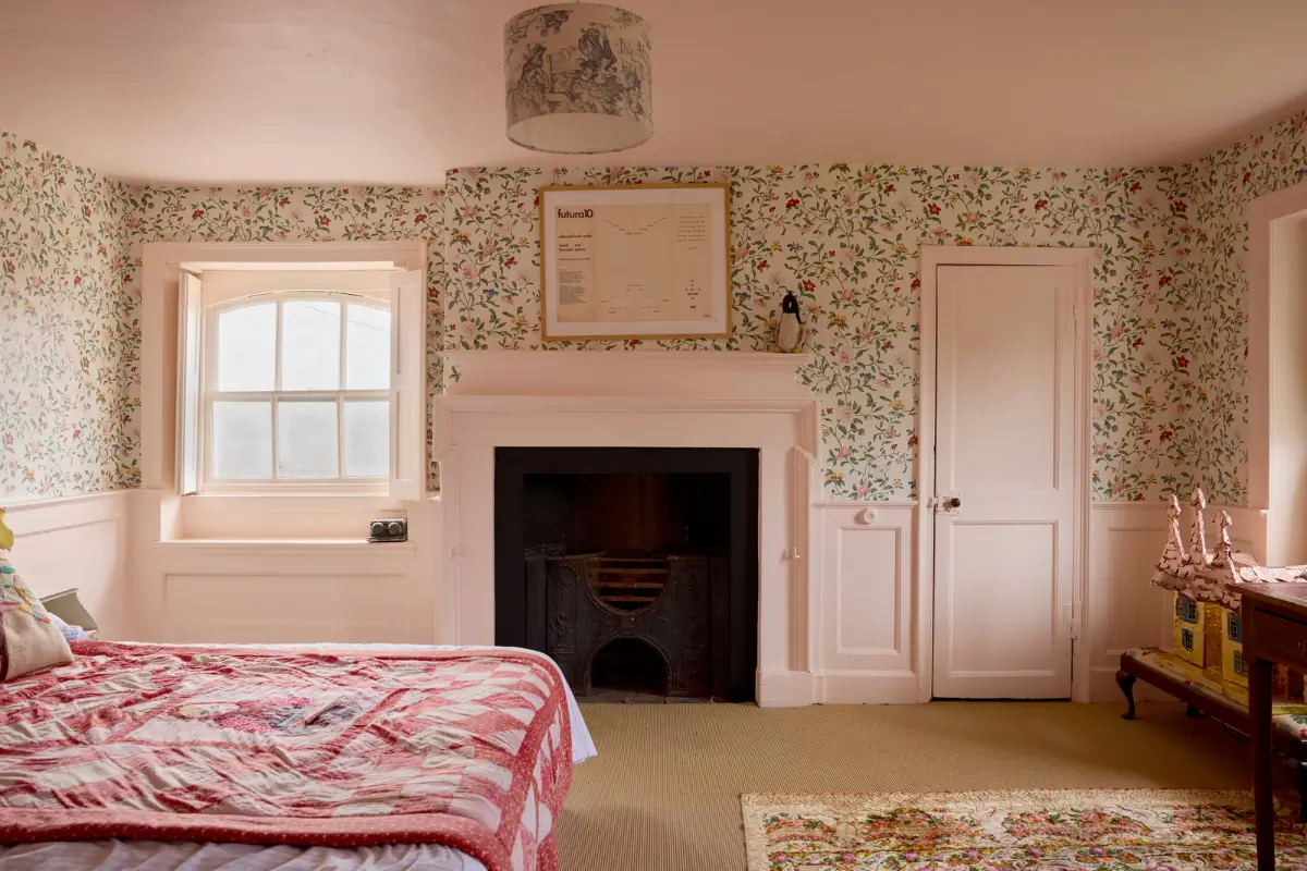 Playful and Colorful Interiors in a Grand Georgian House in the English Countryside 28 colorful-eclectic-art-filled-manor-house-england