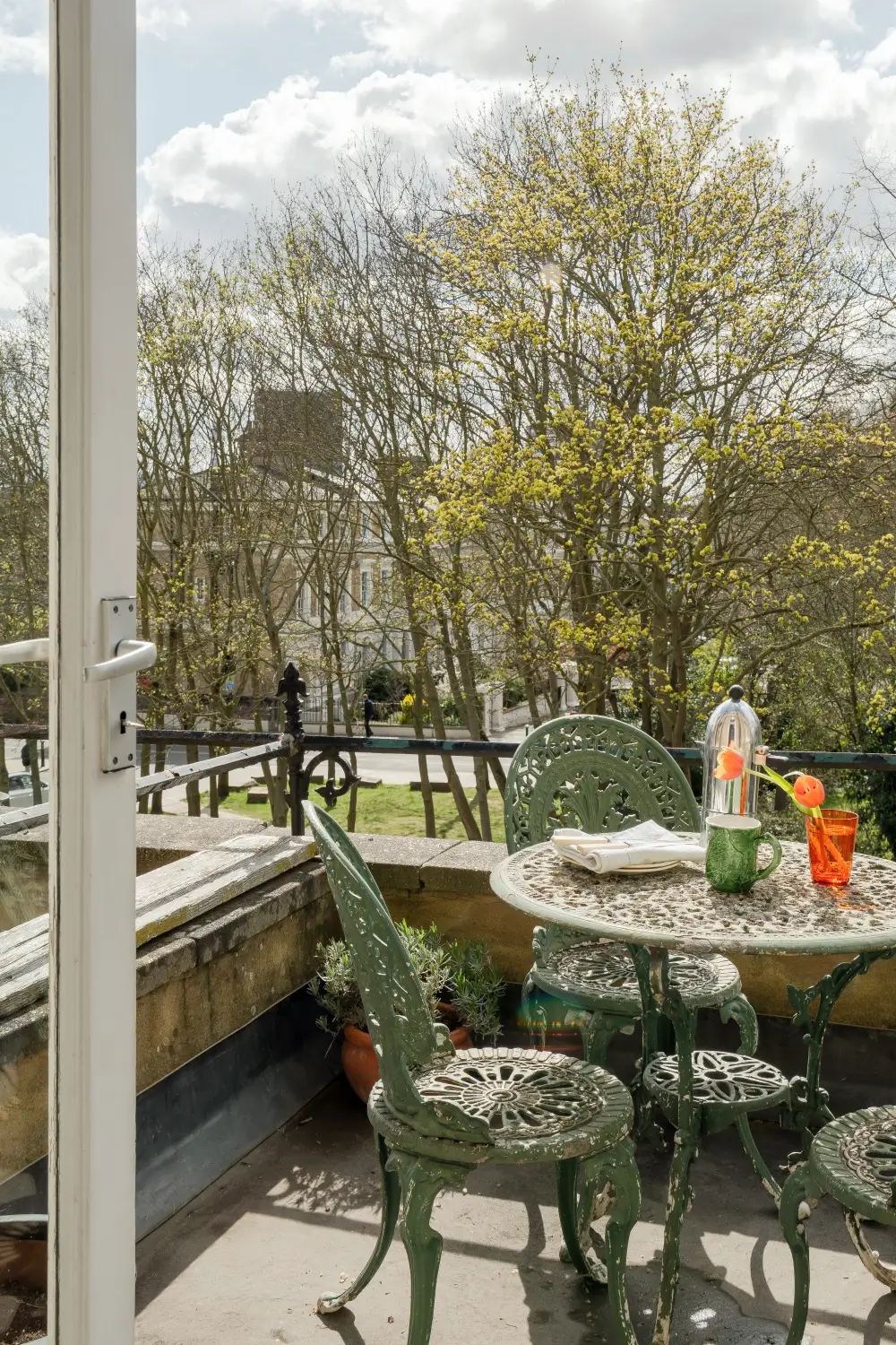 A Pink and Green Color Palette in the Eclectic London Apartment of Two Designers 5 colorful-eclectic-london-apartment-luke-edward-hall-duncan-campbell