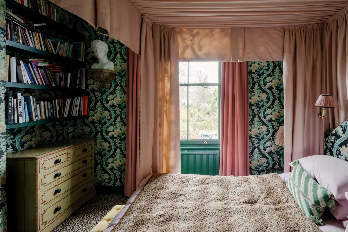 A Pink and Green Color Palette in the Eclectic London Apartment of Two Designers 9 colorful-eclectic-london-apartment-luke-edward-hall-duncan-campbell