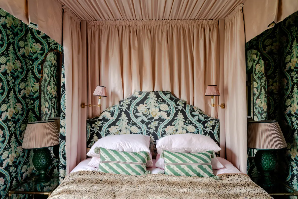A Pink and Green Color Palette in the Eclectic London Apartment of Two Designers 10 colorful-eclectic-london-apartment-luke-edward-hall-duncan-campbell