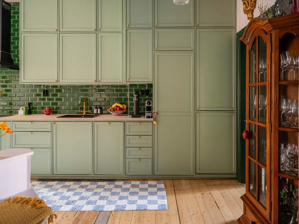 A Stockholm Apartment Color-Drenched in Green, Pink, and Blue Tones 7 cozy-colorful-turn-of-the-century-apartment-stockholm-nordroom