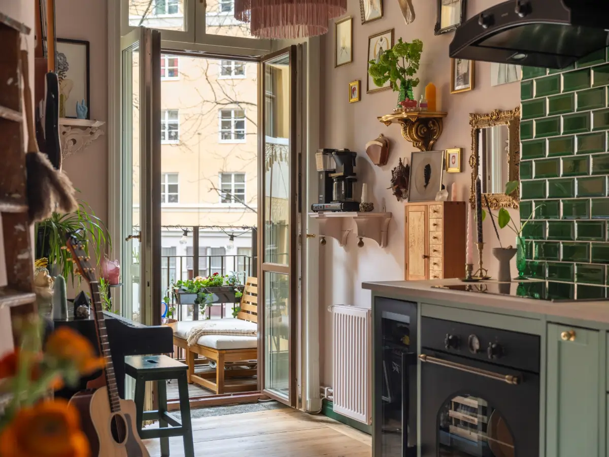 A Stockholm Apartment Color-Drenched in Green, Pink, and Blue Tones 5 cozy-colorful-turn-of-the-century-apartment-stockholm-nordroom