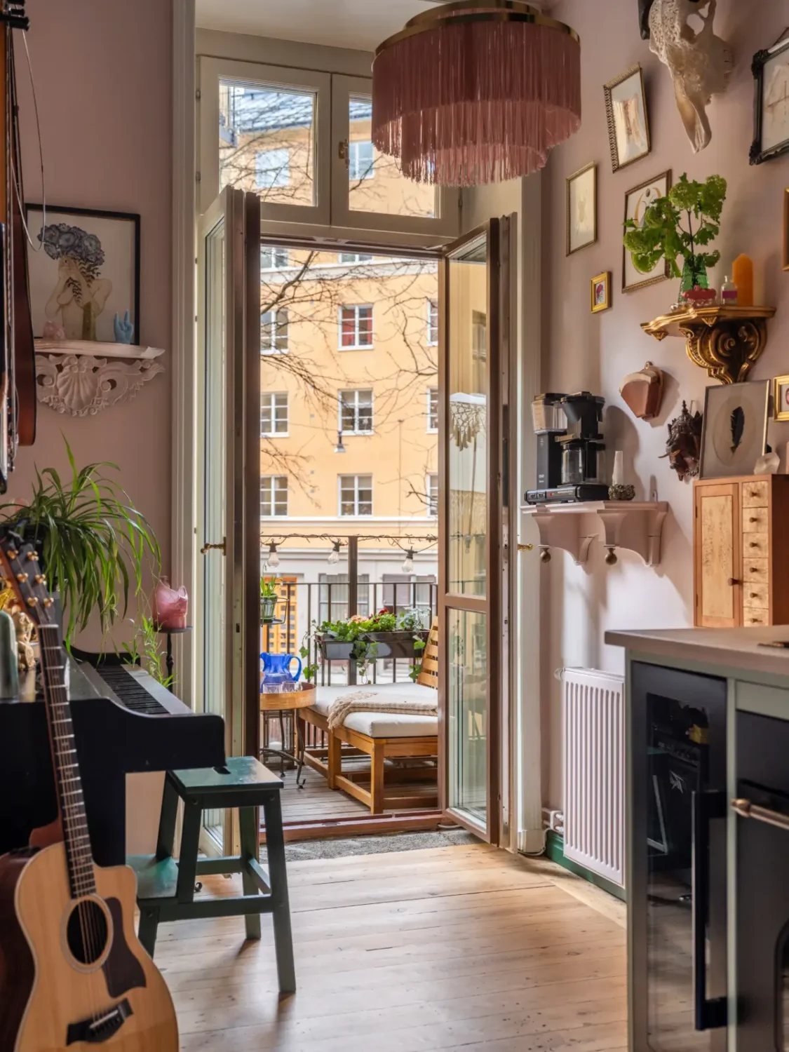 A Stockholm Apartment Color-Drenched in Green, Pink, and Blue Tones 11 cozy-colorful-turn-of-the-century-apartment-stockholm-nordroom