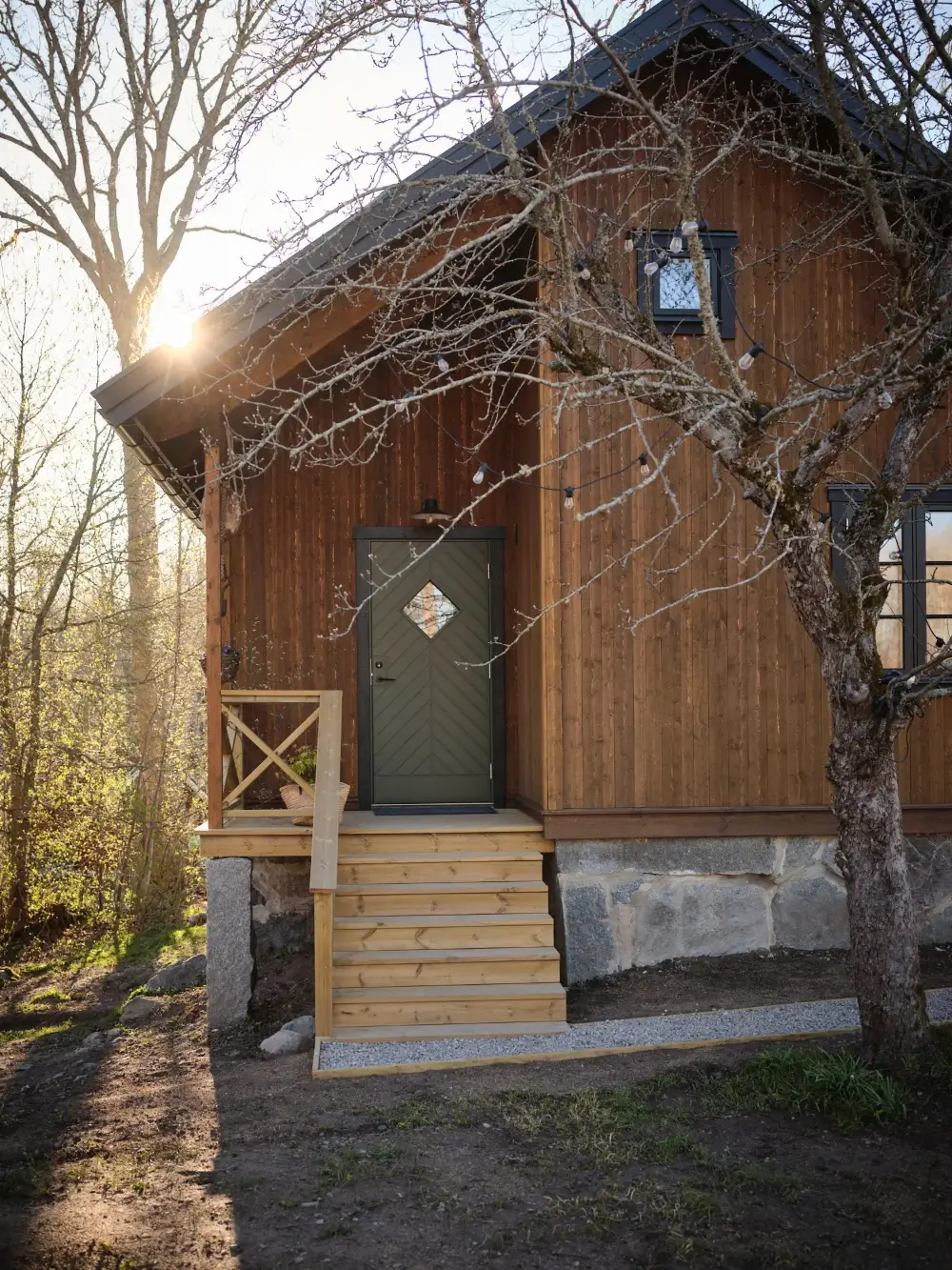 A Cozy Wooden Guest House with a Brick Floor at a Swedish Country Estate 34 cozy-guesthouse-stone-floor-wallpaper-swedish-island-home-nordroom
