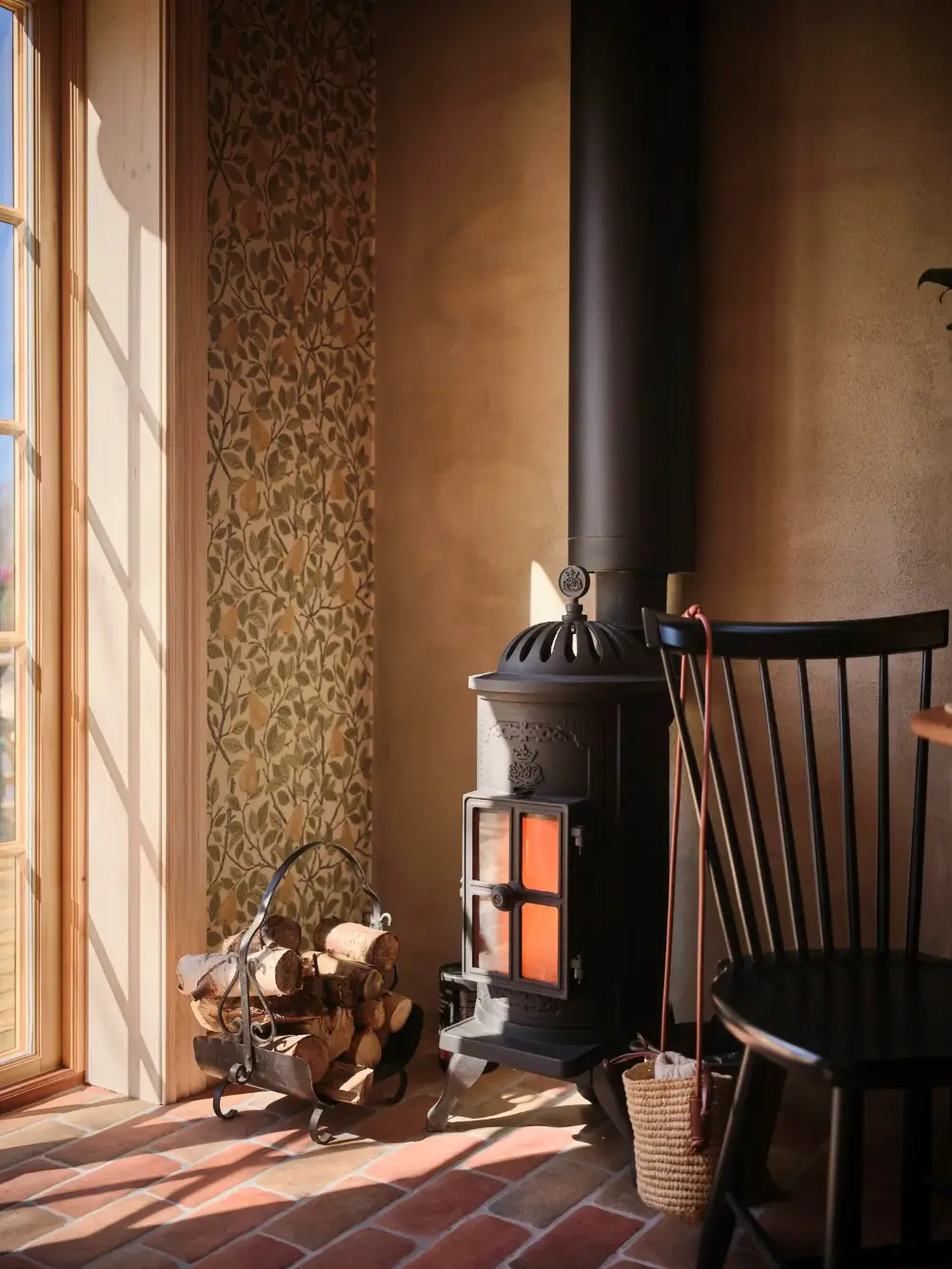 A Cozy Wooden Guest House with a Brick Floor at a Swedish Country Estate 3 cozy-guesthouse-stone-floor-wallpaper-swedish-island-home-nordroom