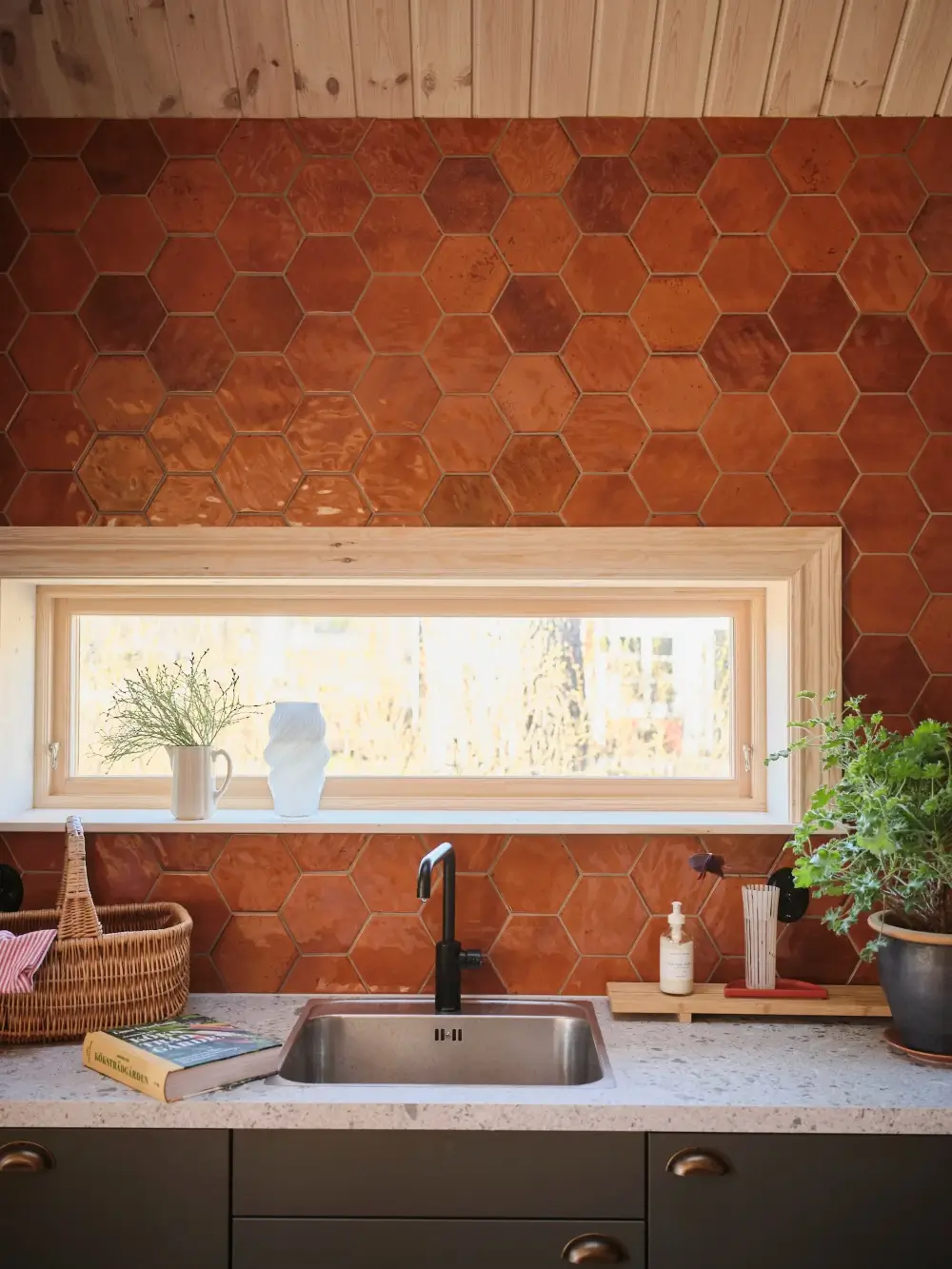 A Cozy Wooden Guest House with a Brick Floor at a Swedish Country Estate 6 cozy-guesthouse-stone-floor-wallpaper-swedish-island-home-nordroom