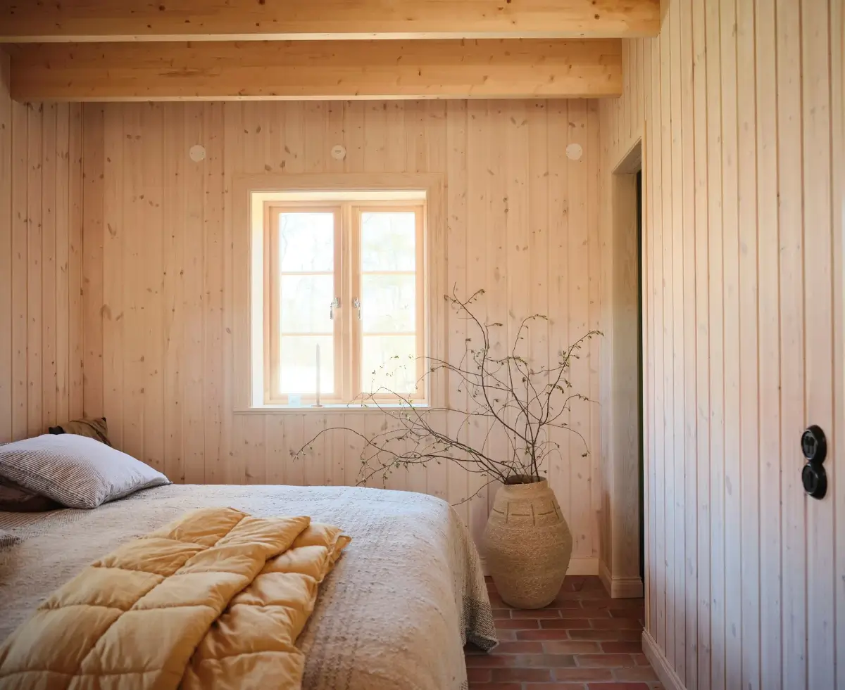 A Cozy Wooden Guest House with a Brick Floor at a Swedish Country Estate 11 cozy-guesthouse-stone-floor-wallpaper-swedish-island-home-nordroom