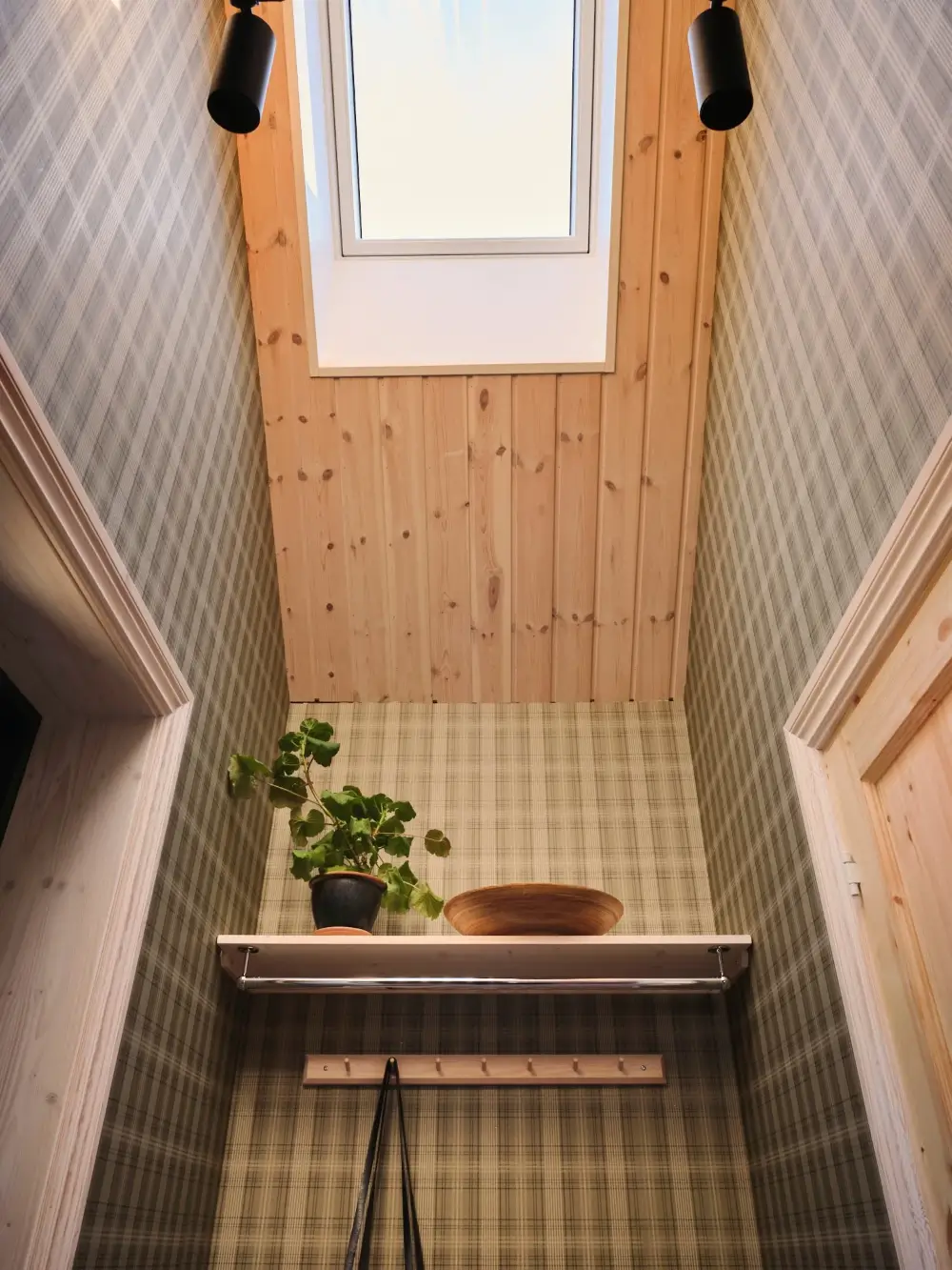 A Cozy Wooden Guest House with a Brick Floor at a Swedish Country Estate 16 cozy-guesthouse-stone-floor-wallpaper-swedish-island-home-nordroom