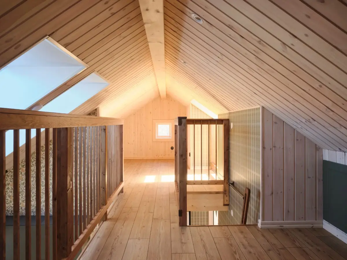 A Cozy Wooden Guest House with a Brick Floor at a Swedish Country Estate 22 cozy-guesthouse-stone-floor-wallpaper-swedish-island-home-nordroom