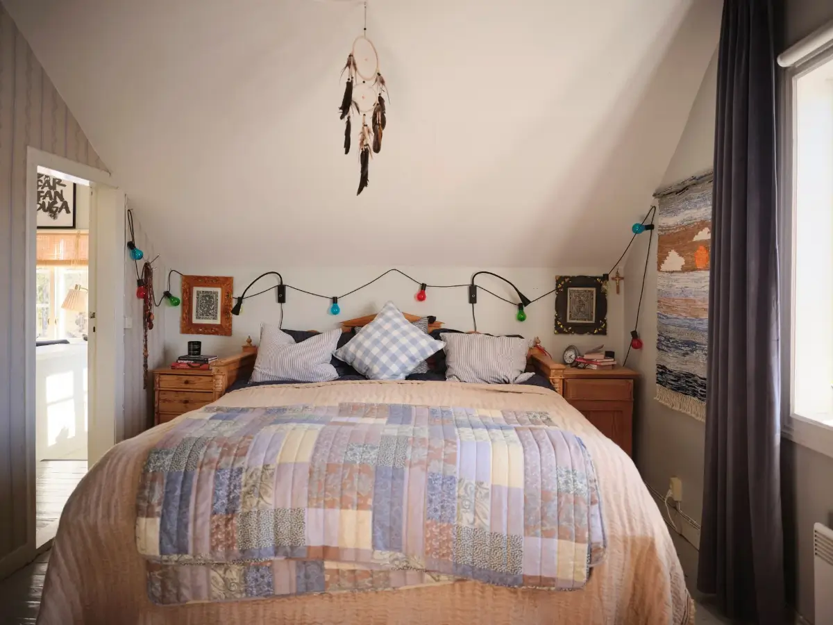 A Cozy Wooden Guest House with a Brick Floor at a Swedish Country Estate 44 cozy-guesthouse-stone-floor-wallpaper-swedish-island-home-nordroom