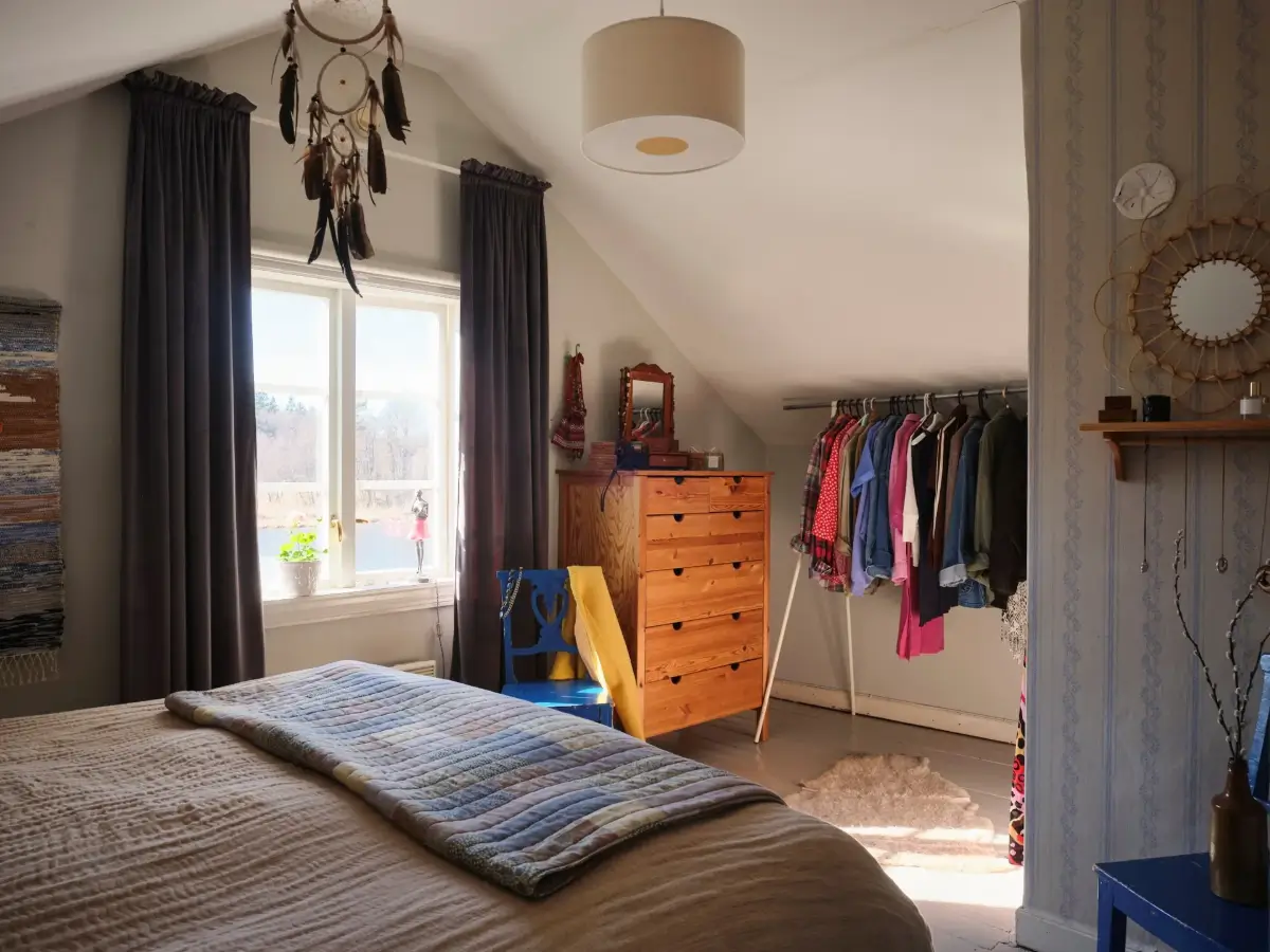 A Cozy Wooden Guest House with a Brick Floor at a Swedish Country Estate 43 cozy-guesthouse-stone-floor-wallpaper-swedish-island-home-nordroom