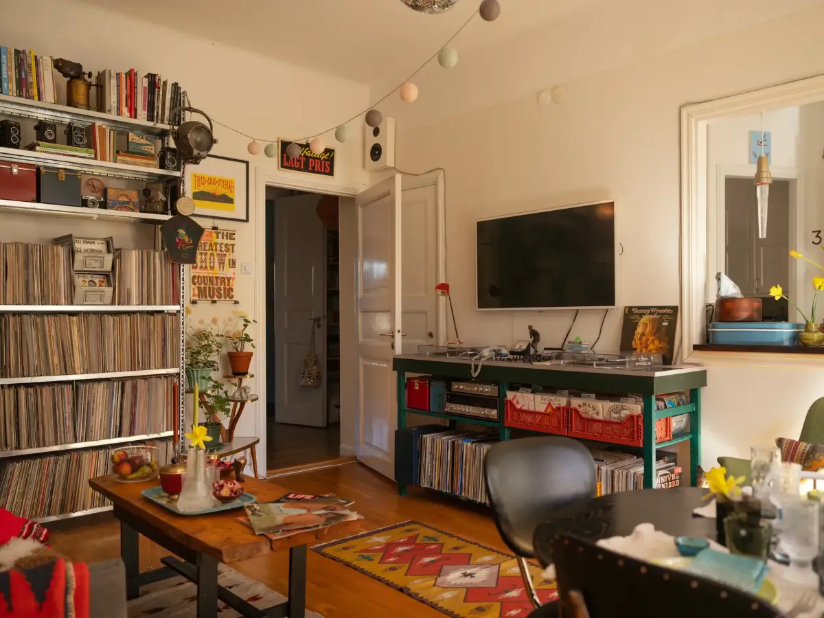 An Eclectic Family Apartment with a Private Patio Terrace 11 cozy-personal-1920s-family-apartment-stockholm-nordroom
