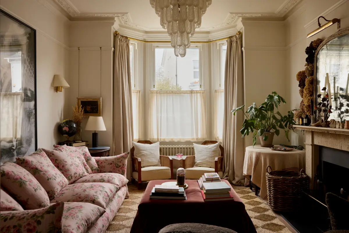 Floral Textiles, Period Details, and a Garden Oasis in a London Family Home 1 edwardian-london-townhouse-garden-oasis-buchanan-studio