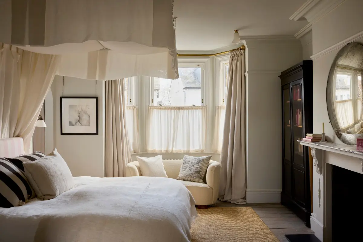 Floral Textiles, Period Details, and a Garden Oasis in a London Family Home 15 edwardian-london-townhouse-garden-oasis-buchanan-studio