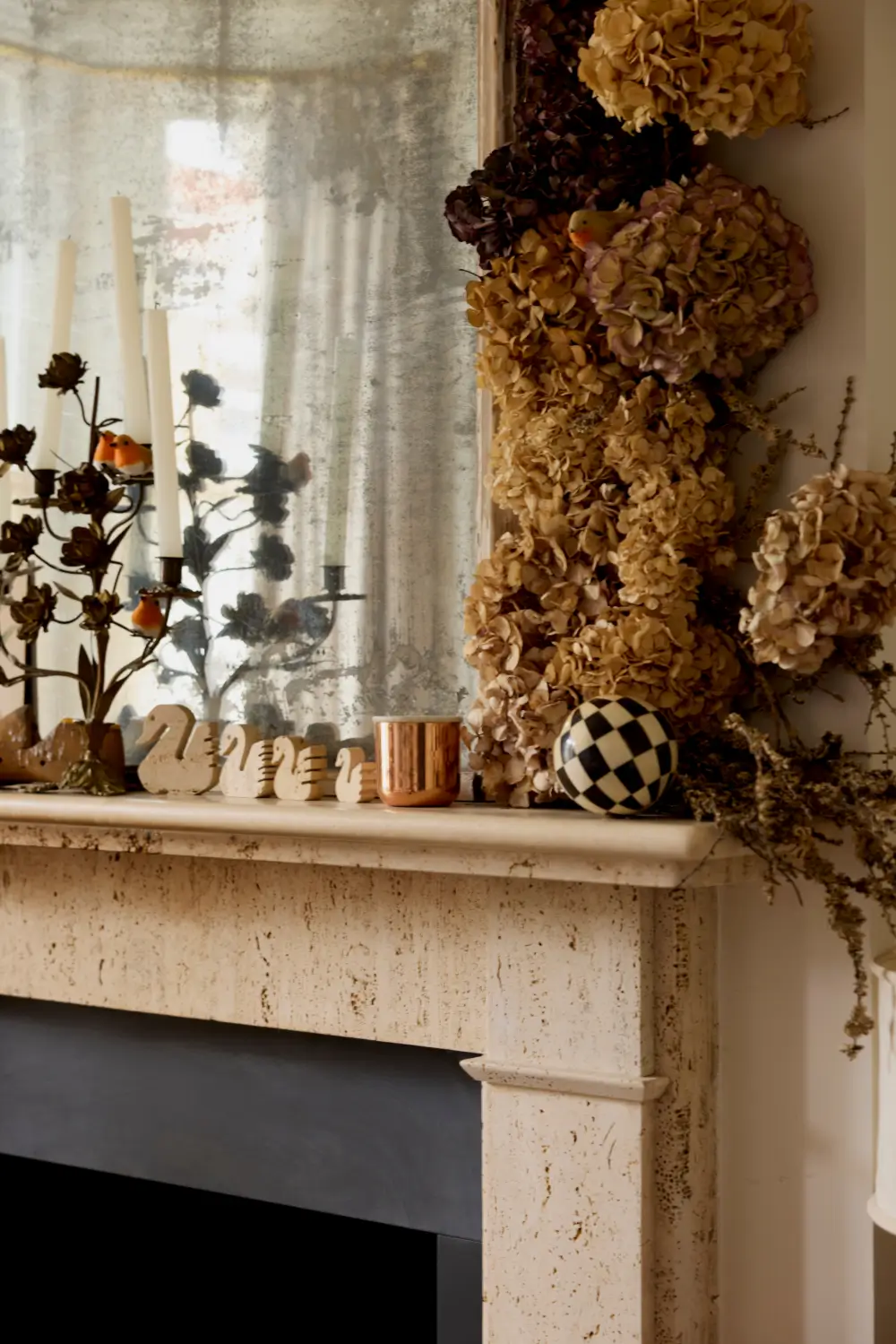 Floral Textiles, Period Details, and a Garden Oasis in a London Family Home 4 edwardian-london-townhouse-garden-oasis-buchanan-studio