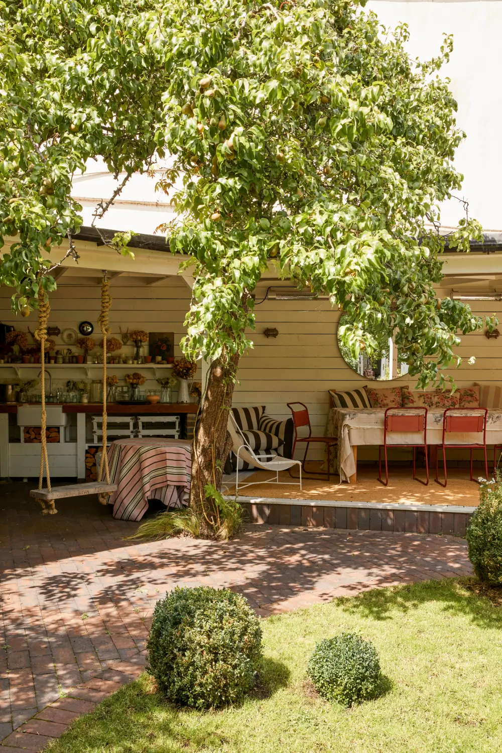 Floral Textiles, Period Details, and a Garden Oasis in a London Family Home 37 edwardian-london-townhouse-garden-oasis-buchanan-studio