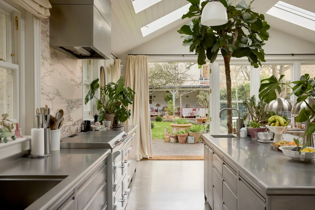Floral Textiles, Period Details, and a Garden Oasis in a London Family Home 9 edwardian-london-townhouse-garden-oasis-buchanan-studio