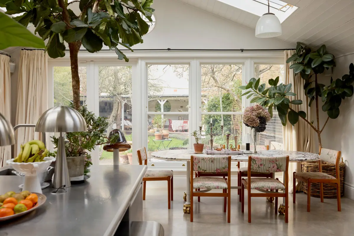 Floral Textiles, Period Details, and a Garden Oasis in a London Family Home 7 edwardian-london-townhouse-garden-oasis-buchanan-studio