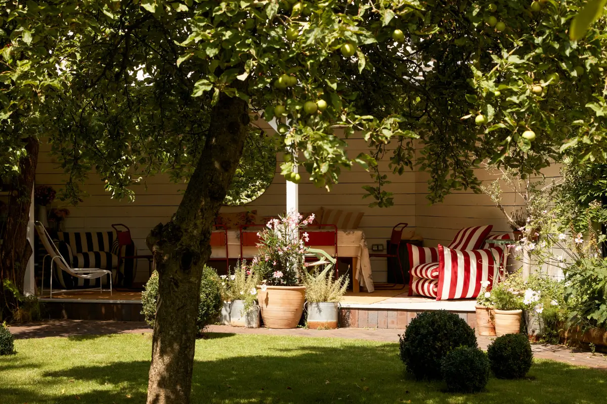 Floral Textiles, Period Details, and a Garden Oasis in a London Family Home 38 edwardian-london-townhouse-garden-oasis-buchanan-studio