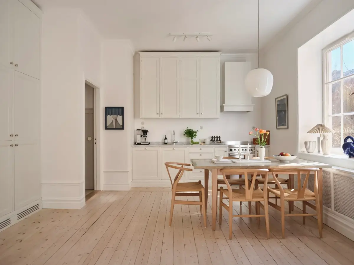 A Light Color Palette and Large Windows for a Bright Early 20th-Century Apartment 1 elegant-family-apartment-stockholm-nordroom
