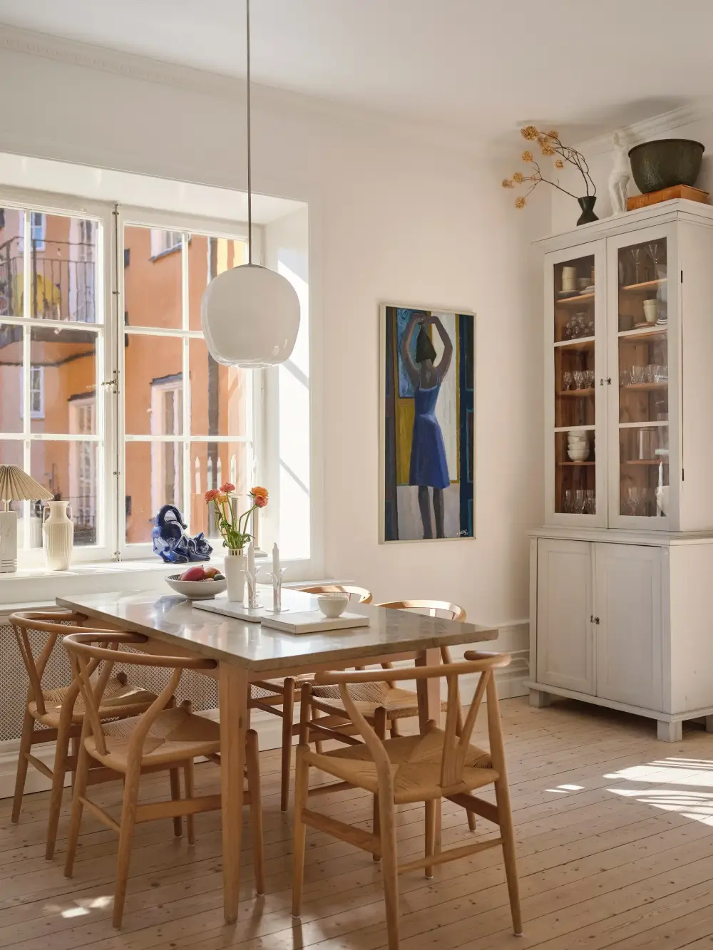 A Light Color Palette and Large Windows for a Bright Early 20th-Century Apartment 5 elegant-family-apartment-stockholm-nordroom