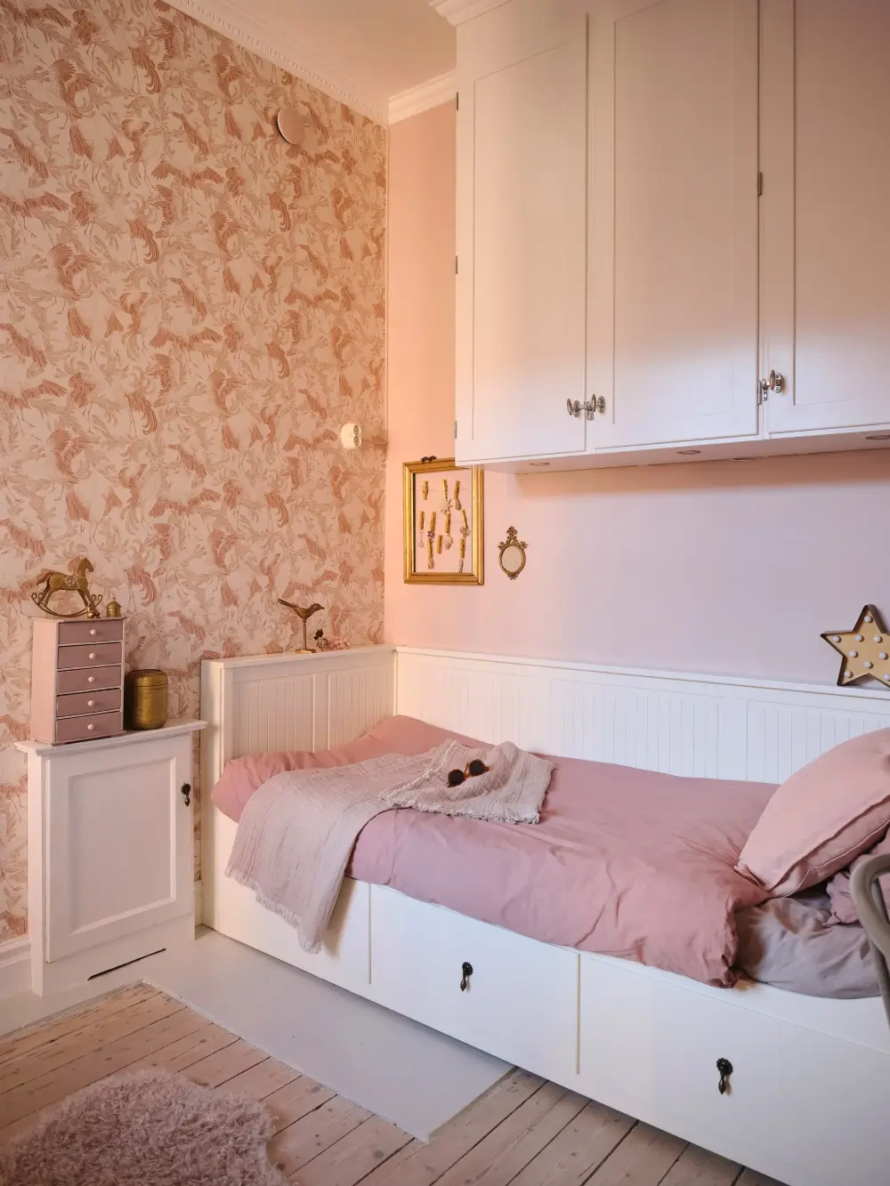 A Light Color Palette and Large Windows for a Bright Early 20th-Century Apartment 20 elegant-family-apartment-stockholm-nordroom