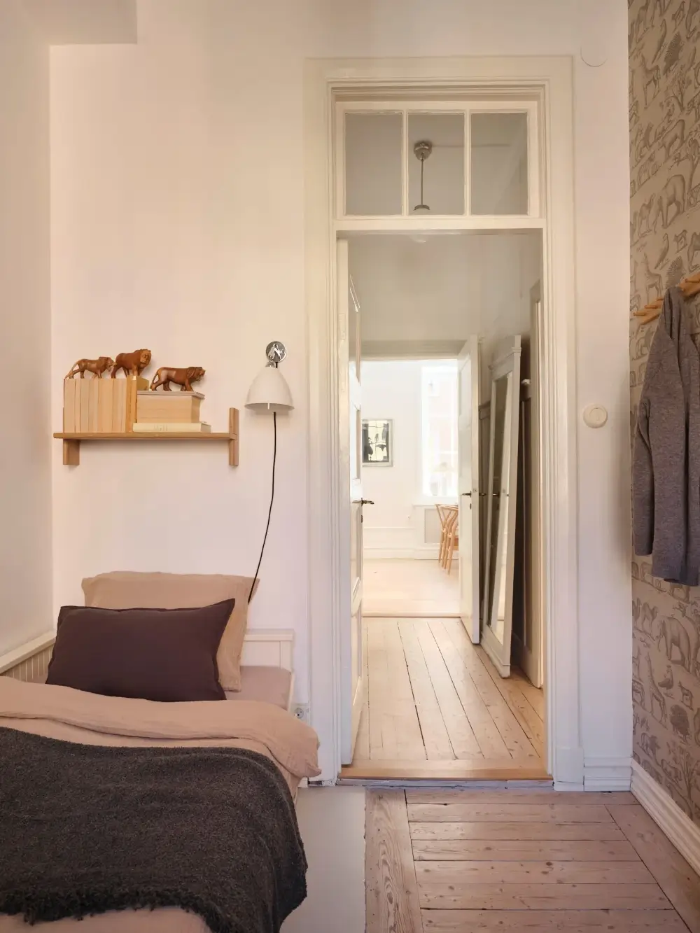 A Light Color Palette and Large Windows for a Bright Early 20th-Century Apartment 25 elegant-family-apartment-stockholm-nordroom