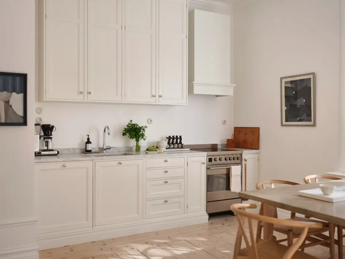 A Light Color Palette and Large Windows for a Bright Early 20th-Century Apartment 3 elegant-family-apartment-stockholm-nordroom