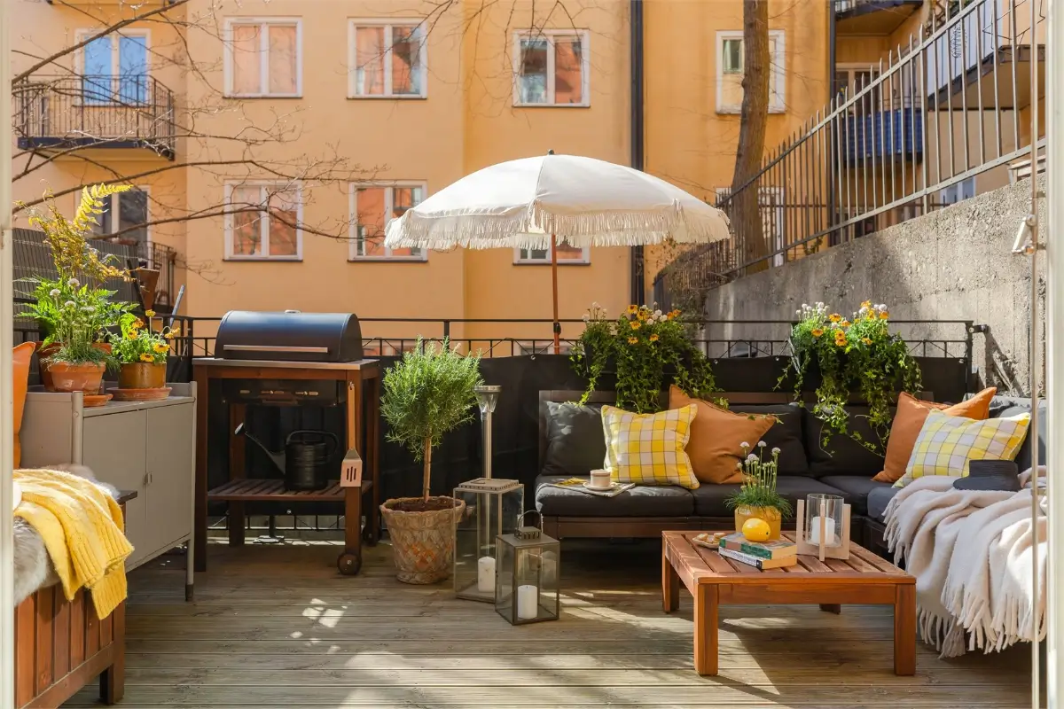 Floral Wallpaper in a Ground Floor 1930s Apartment in Stockholm 11 floral-wallpaper-ground-floor-stockholm-apartment-nordroom