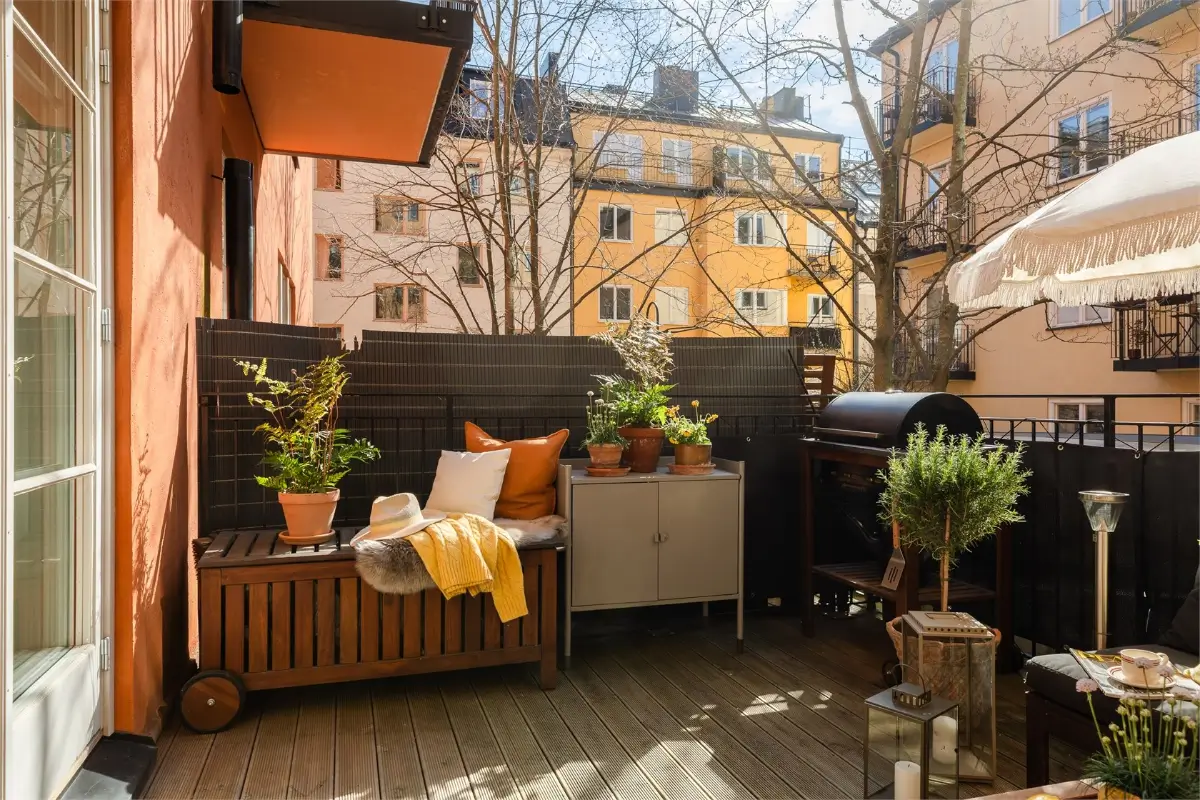 Floral Wallpaper in a Ground Floor 1930s Apartment in Stockholm 12 floral-wallpaper-ground-floor-stockholm-apartment-nordroom