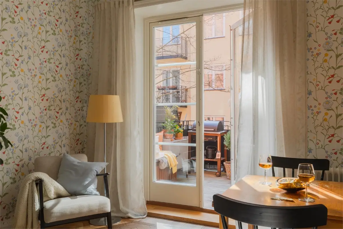 Floral Wallpaper in a Ground Floor 1930s Apartment in Stockholm 7 floral-wallpaper-ground-floor-stockholm-apartment-nordroom