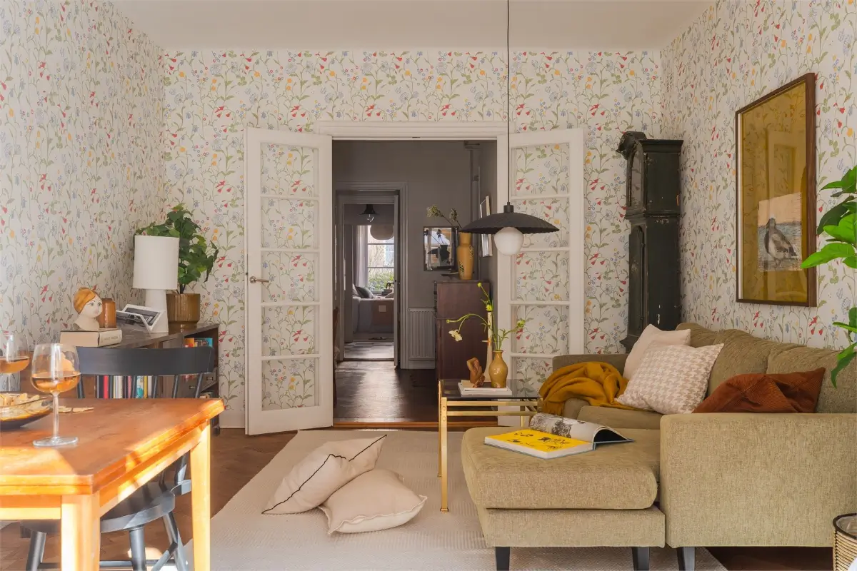 Floral Wallpaper in a Ground Floor 1930s Apartment in Stockholm 3 floral-wallpaper-ground-floor-stockholm-apartment-nordroom