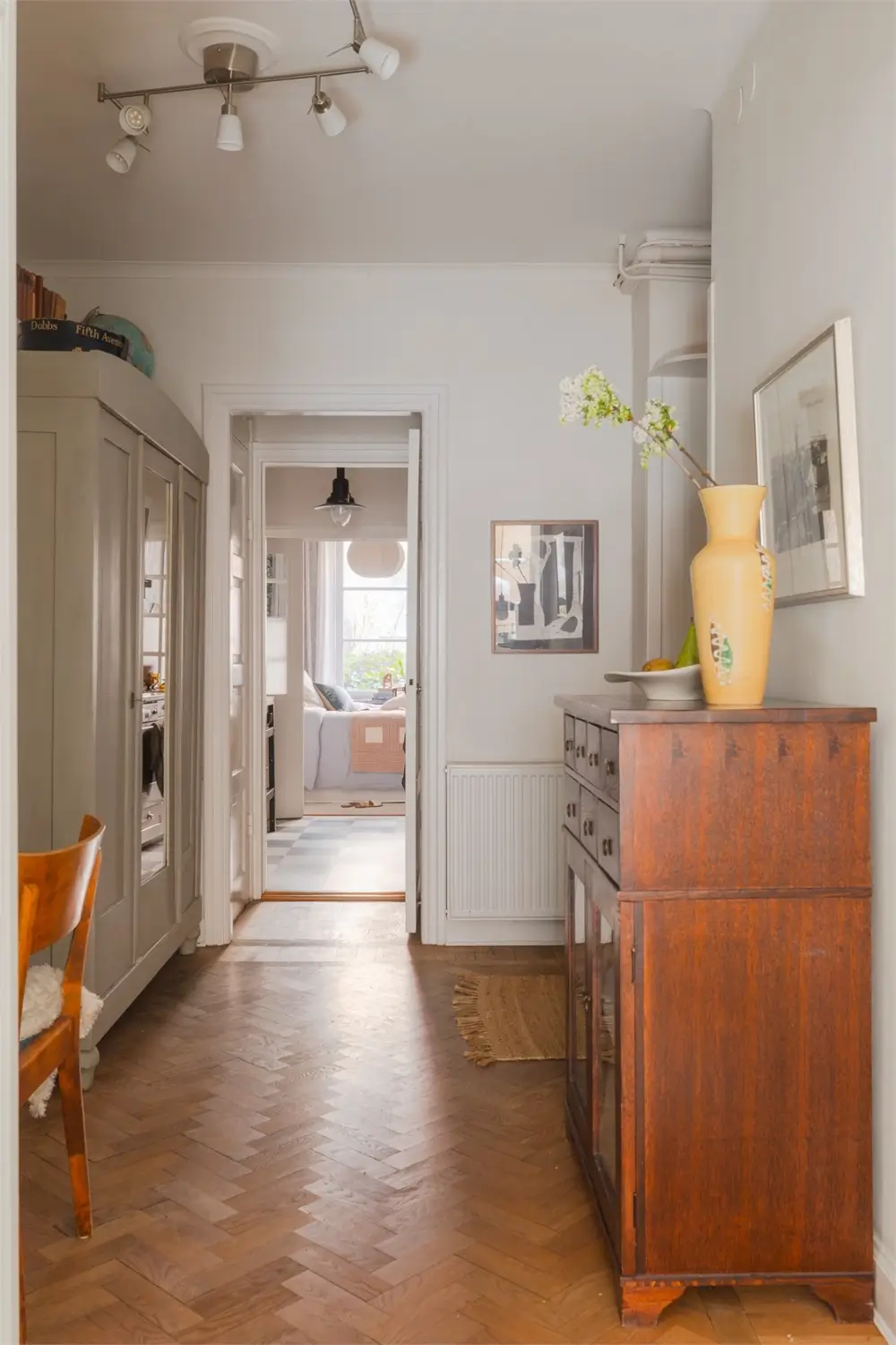 Floral Wallpaper in a Ground Floor 1930s Apartment in Stockholm 18 floral-wallpaper-ground-floor-stockholm-apartment-nordroom