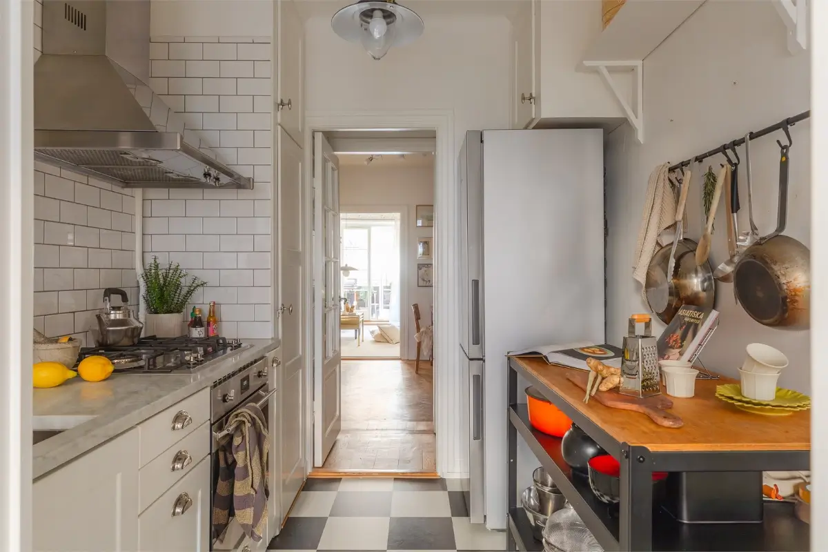 Floral Wallpaper in a Ground Floor 1930s Apartment in Stockholm 22 floral-wallpaper-ground-floor-stockholm-apartment-nordroom