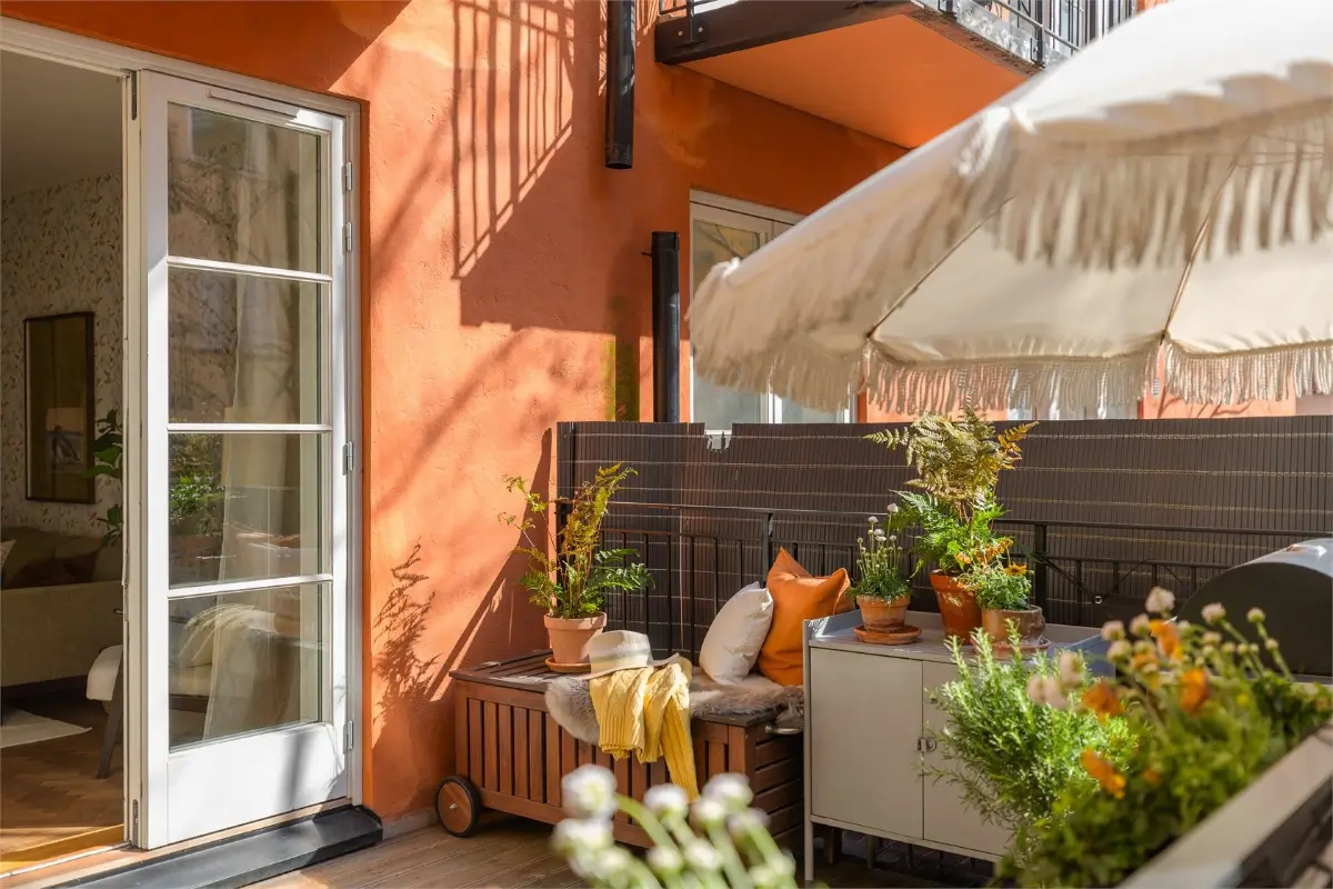 Floral Wallpaper in a Ground Floor 1930s Apartment in Stockholm 13 floral-wallpaper-ground-floor-stockholm-apartment-nordroom