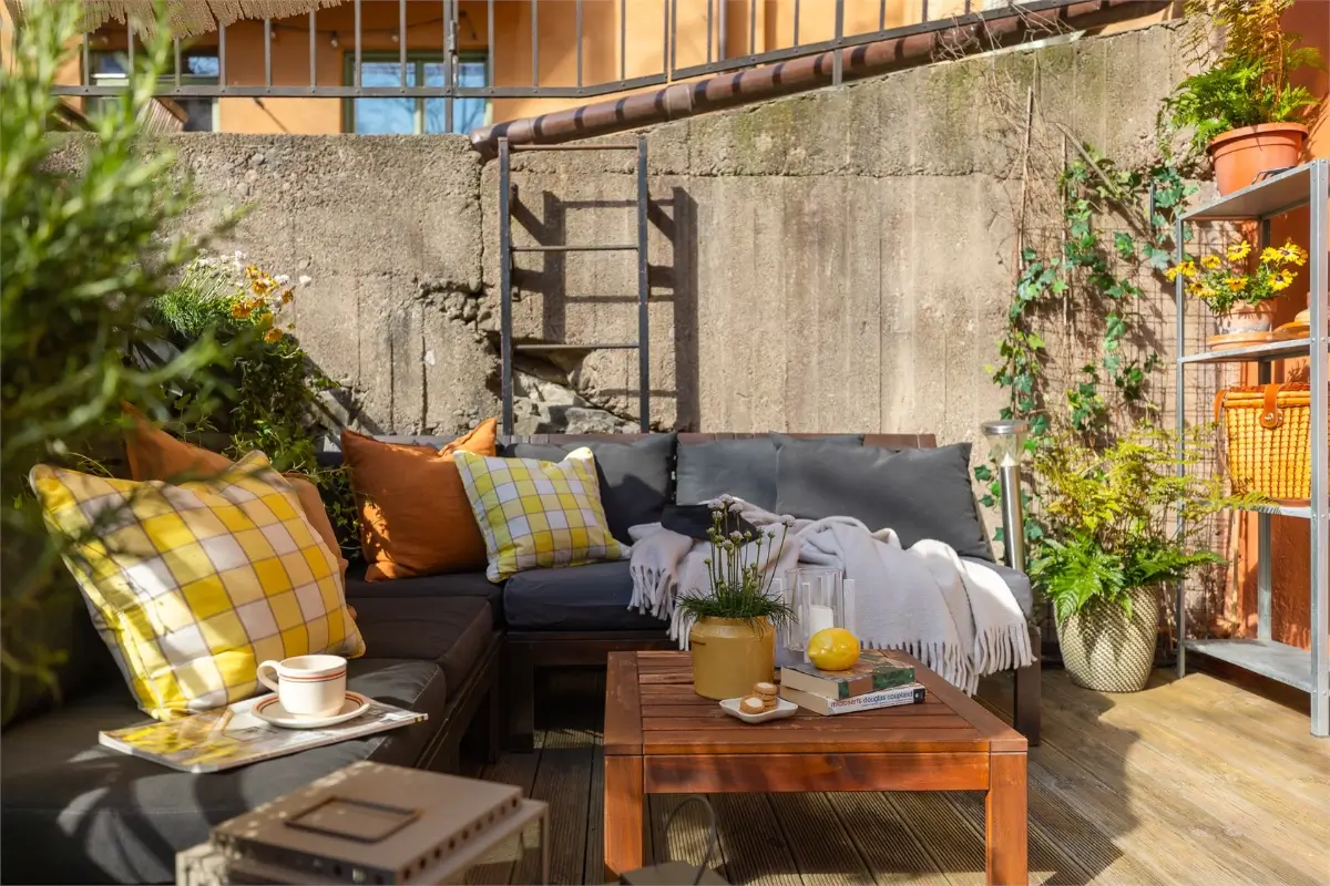 Floral Wallpaper in a Ground Floor 1930s Apartment in Stockholm 10 floral-wallpaper-ground-floor-stockholm-apartment-nordroom