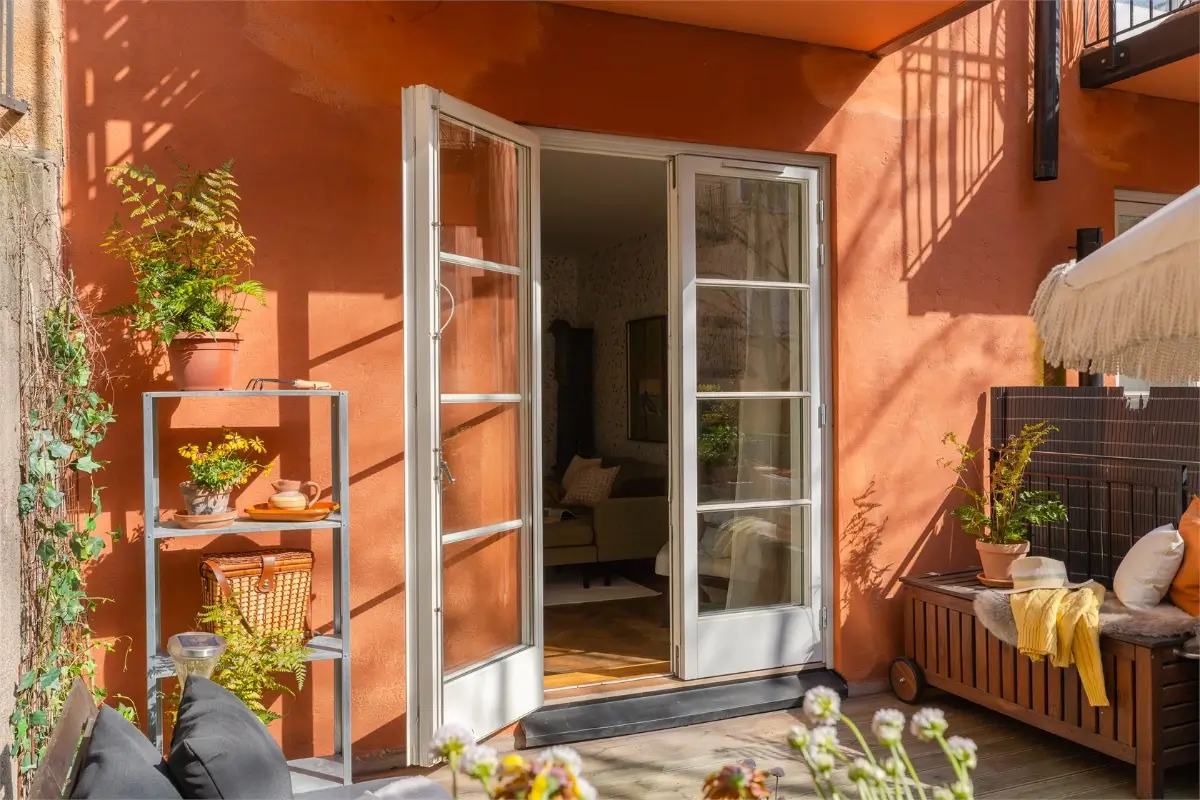 Floral Wallpaper in a Ground Floor 1930s Apartment in Stockholm 14 floral-wallpaper-ground-floor-stockholm-apartment-nordroom