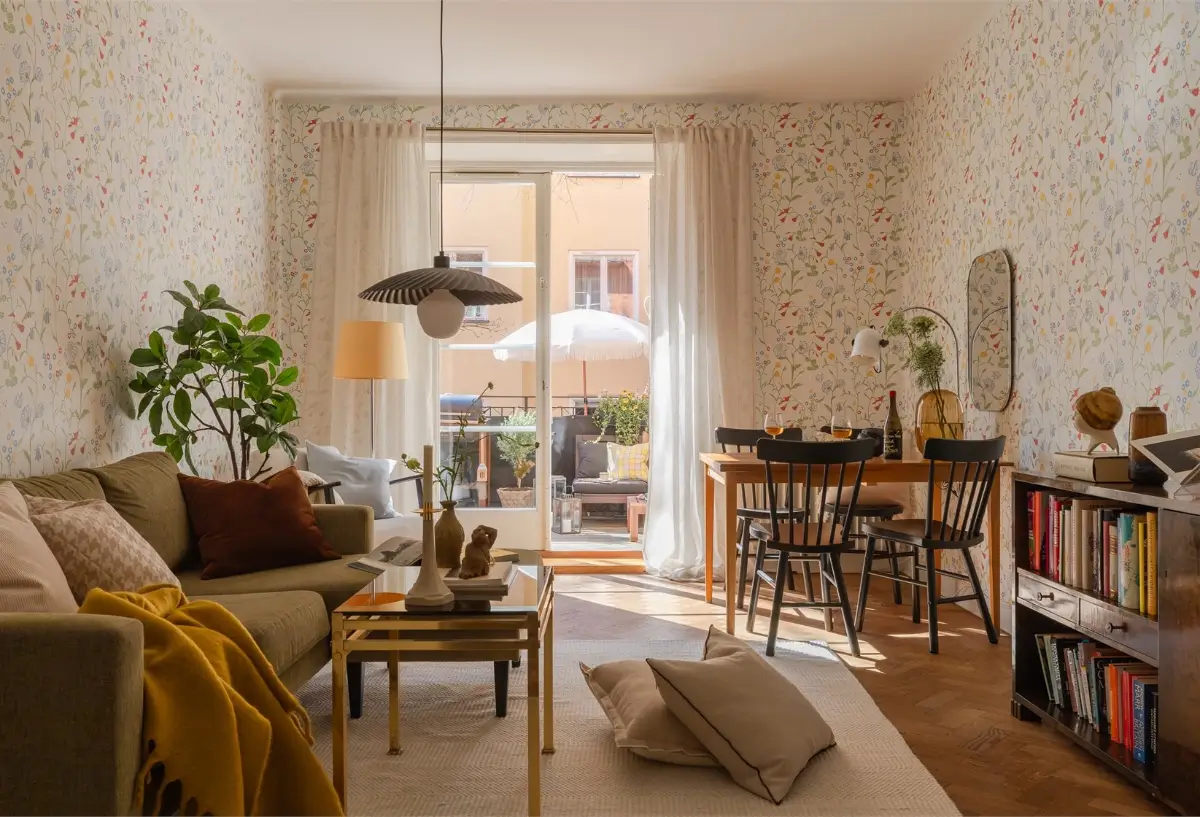 Floral Wallpaper in a Ground Floor 1930s Apartment in Stockholm 1 floral-wallpaper-ground-floor-stockholm-apartment-nordroom