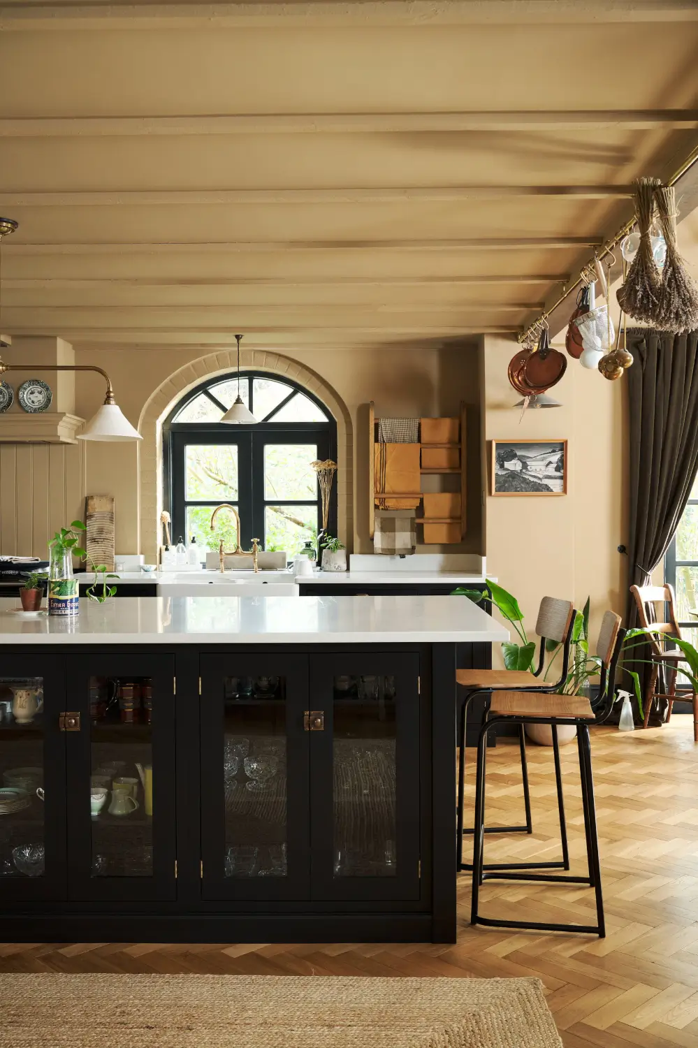 A Grand deVOL Shaker Kitchen in a Late 19th-Century Home 12 grand-kitchen-devol-shaker-cabinets-19th-century-house-england-nordroom