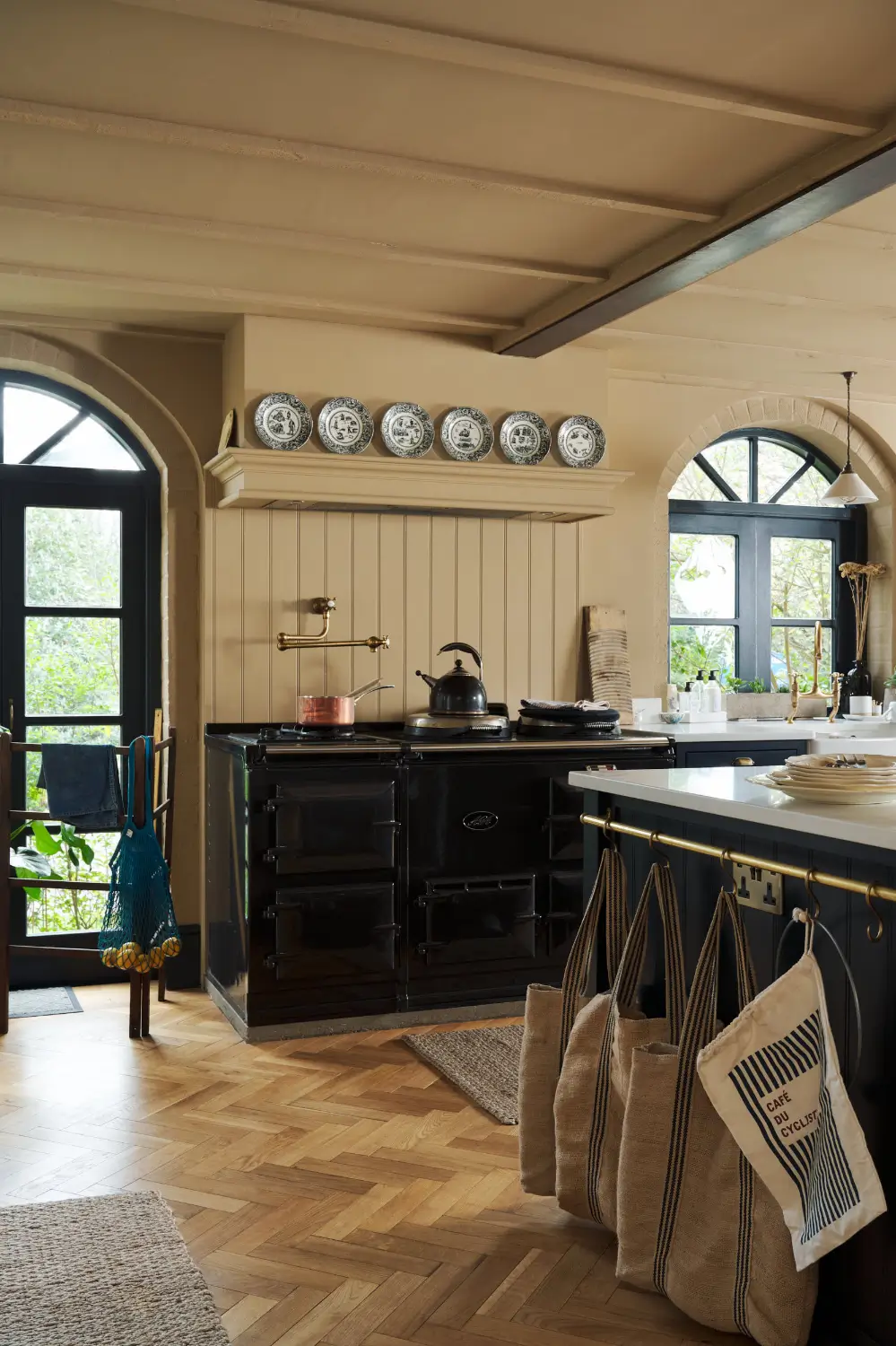 A Grand deVOL Shaker Kitchen in a Late 19th-Century Home 5 grand-kitchen-devol-shaker-cabinets-19th-century-house-england-nordroom