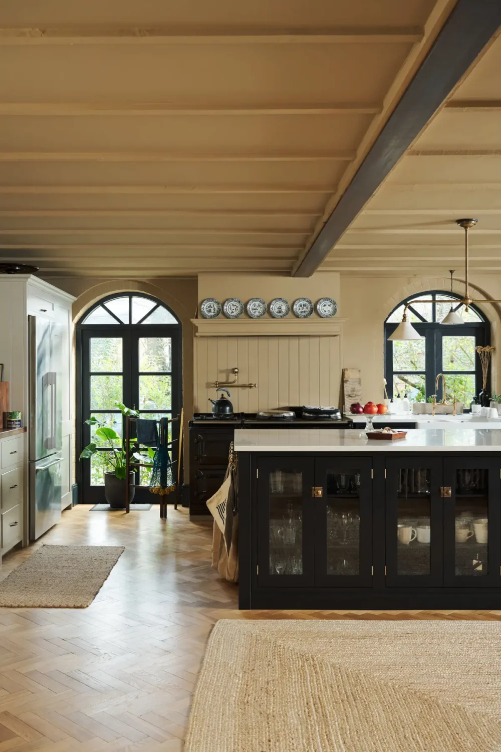 A Grand deVOL Shaker Kitchen in a Late 19th-Century Home 3 grand-kitchen-devol-shaker-cabinets-19th-century-house-england-nordroom